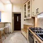 Appartement Native Dietla 17 *