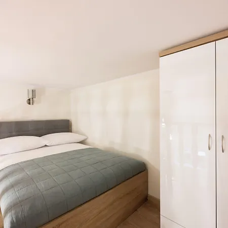 Native Dietla 17 דירה *